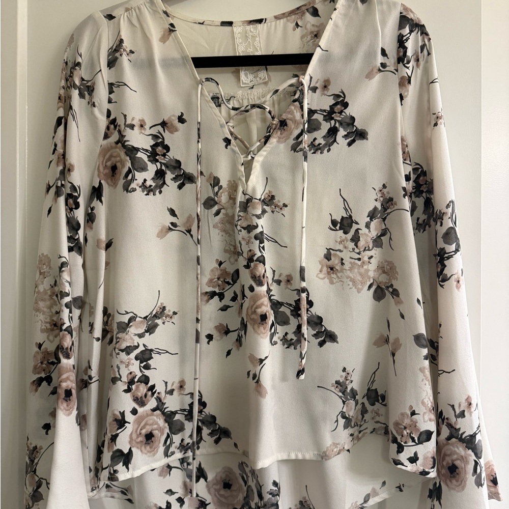 Sadie & Sage Cream Floral Blouse